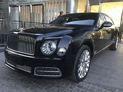 国产宾利慕尚实拍视频：奢华与性能的完美结合