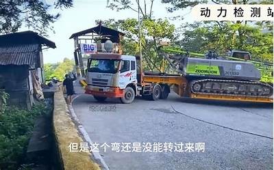 国产卡车难关泥坑极限，惊险视频展现越野实力！