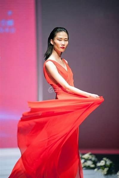 震撼视觉盛宴：国产超模时装秀精彩视频欣赏
